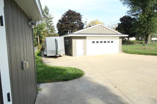 Large turn around area behind the house. 1352 sqft HEATED tandem garage