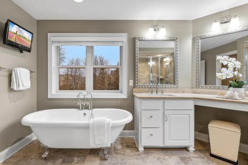 7060 millcreek Lane N, Excelsior, MN 55317