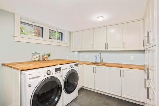 2420 Humboldt Avenue S, Minneapolis, MN 55405