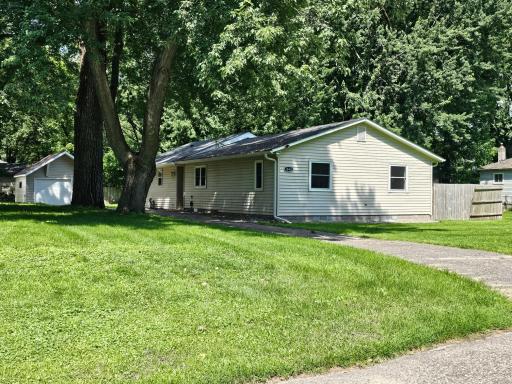 18462 Lakeview Point Drive NE, Wyoming, MN 55092