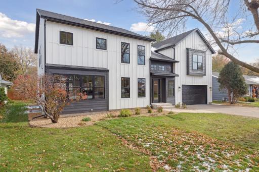 Stunning Contemporary Exterior Design