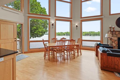 18' floor to ceiling windows offer panoramic views and allow tons of natural light all year round.