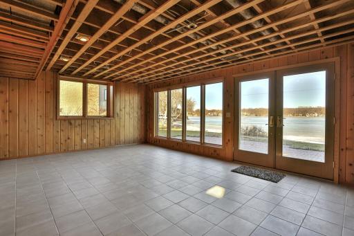 Full wall of windows at lake side to enjoy the views.