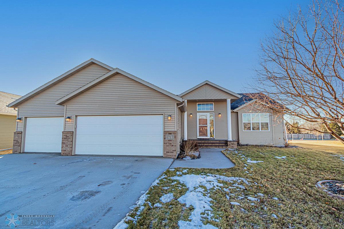 1717 35th St Circle S, Moorhead MN 56560-46.jpg