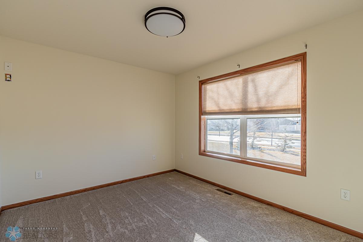 1717 35th St Circle S, Moorhead MN 56560-18.jpg