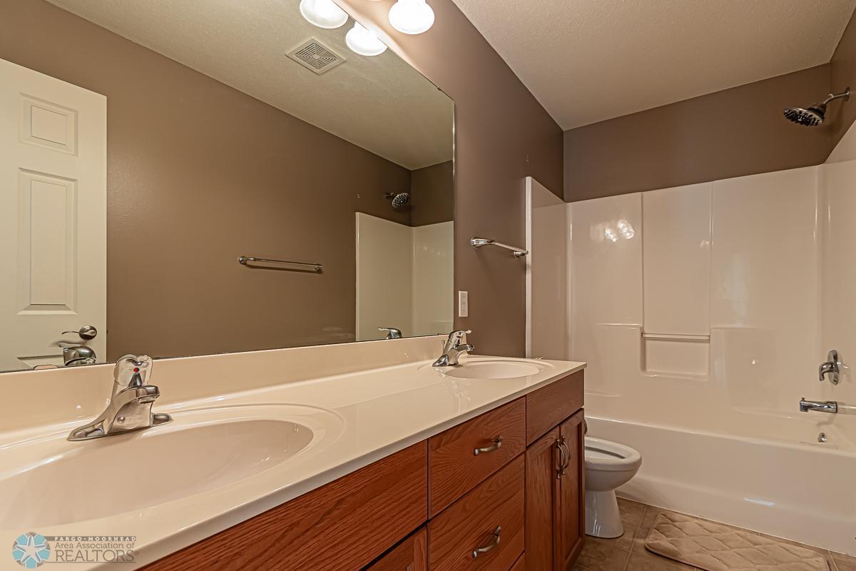 1717 35th St Circle S, Moorhead MN 56560-22.jpg