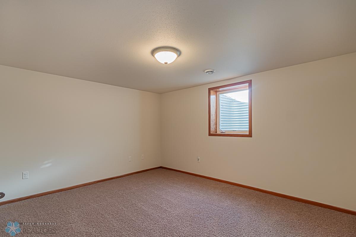 1717 35th St Circle S, Moorhead MN 56560-27.jpg