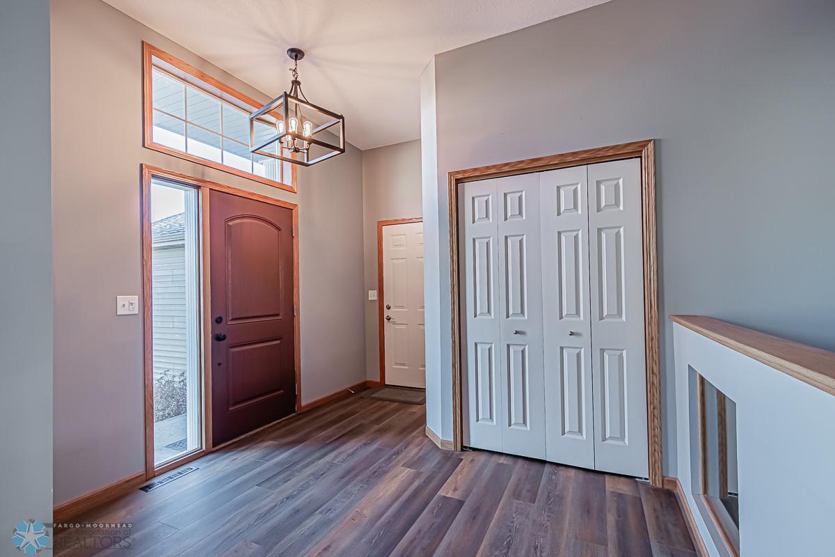 1717 35th St Circle S, Moorhead MN 56560-02.jpg