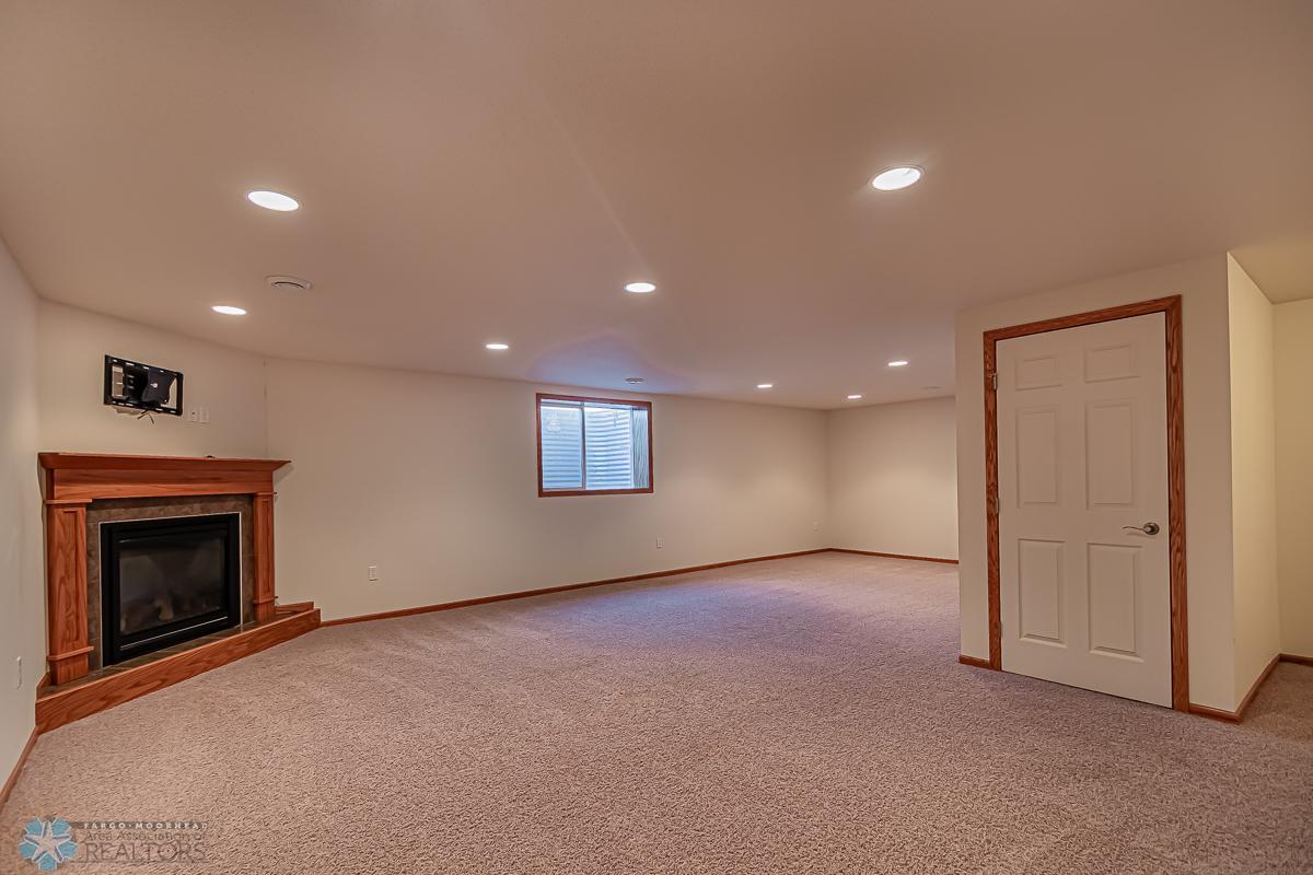 1717 35th St Circle S, Moorhead MN 56560-25.jpg