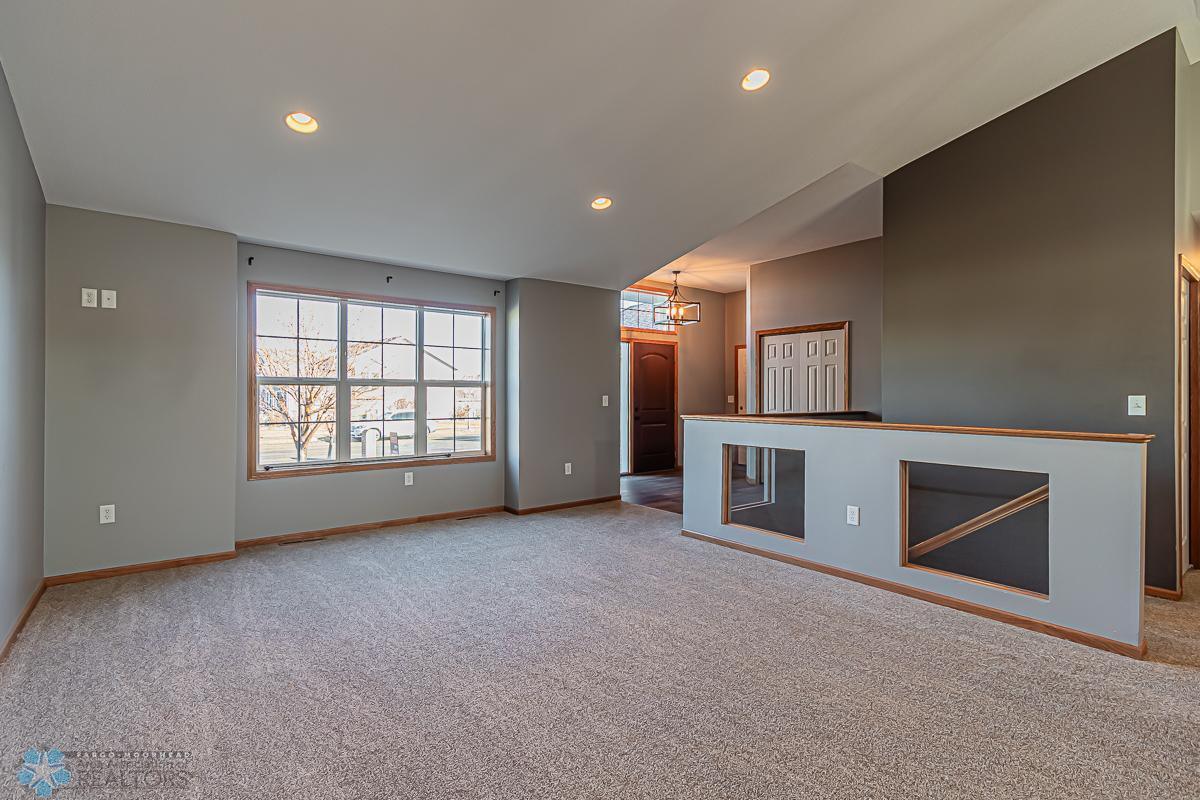 1717 35th St Circle S, Moorhead MN 56560-04.jpg