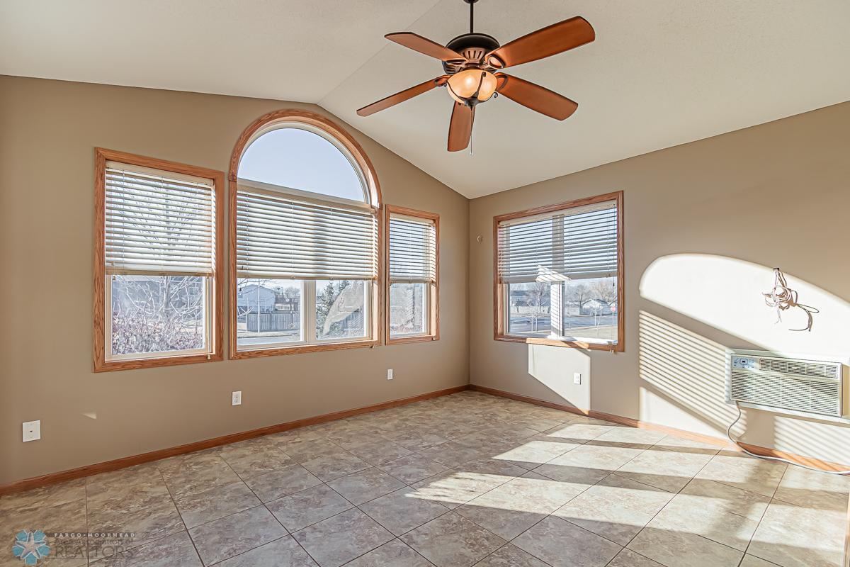 1717 35th St Circle S, Moorhead MN 56560-35.jpg