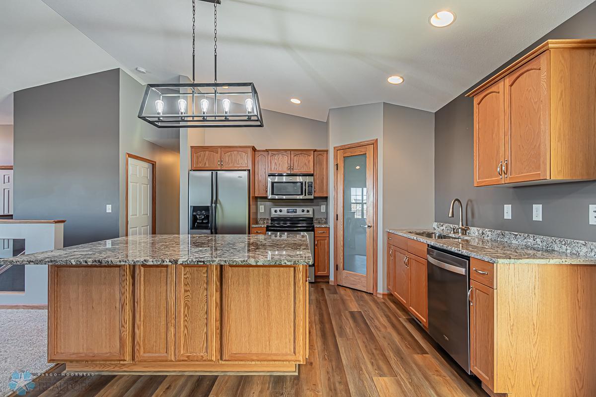 1717 35th St Circle S, Moorhead MN 56560-07.jpg