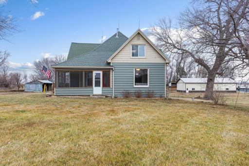 79762 Hammond Highway, Madelia, MN 56062