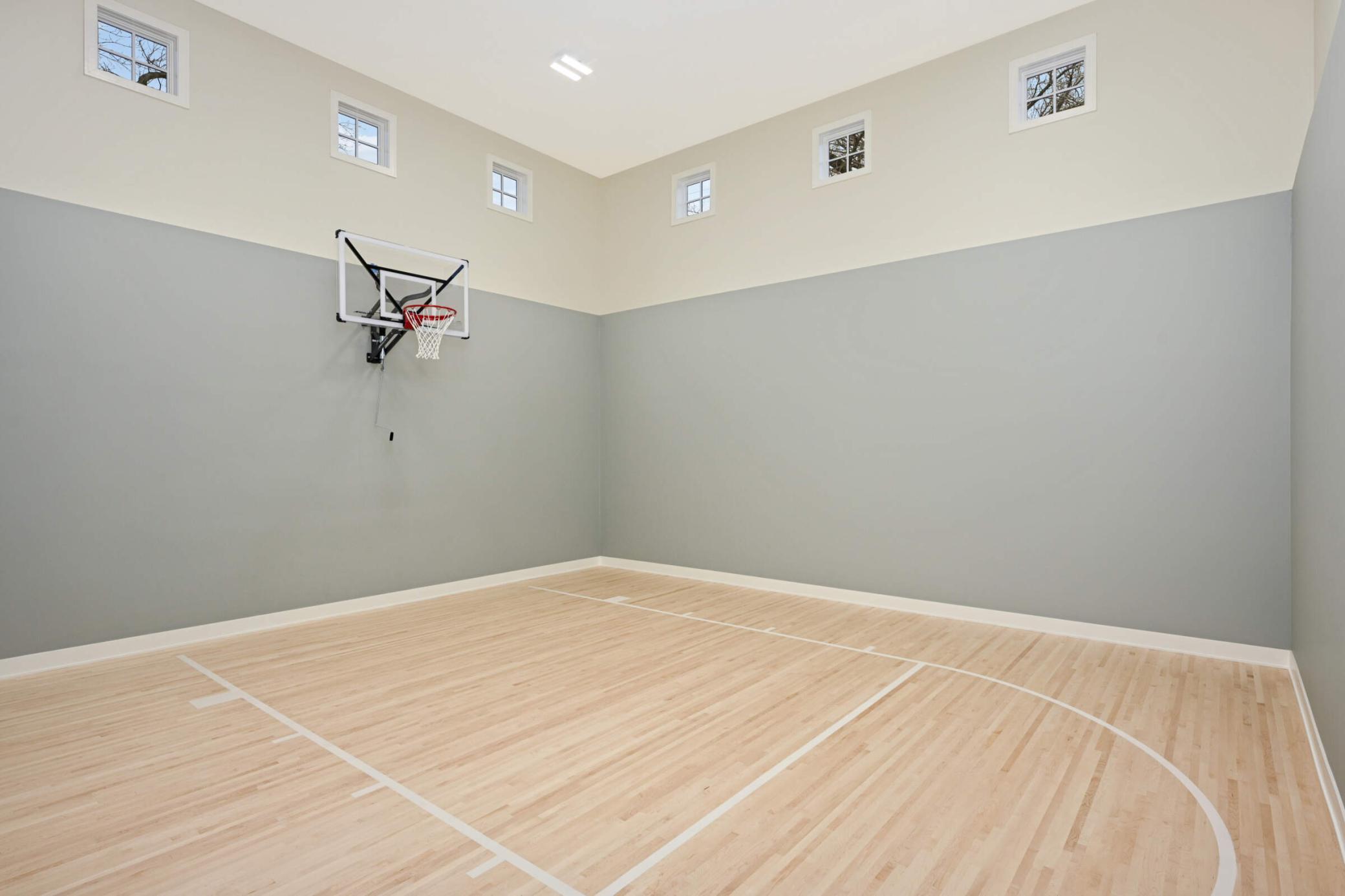 Yes, this home does have a large sport court