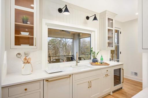 Butler's pantry/prep area w/ window that completely opens to serve your cast on the screened in porch