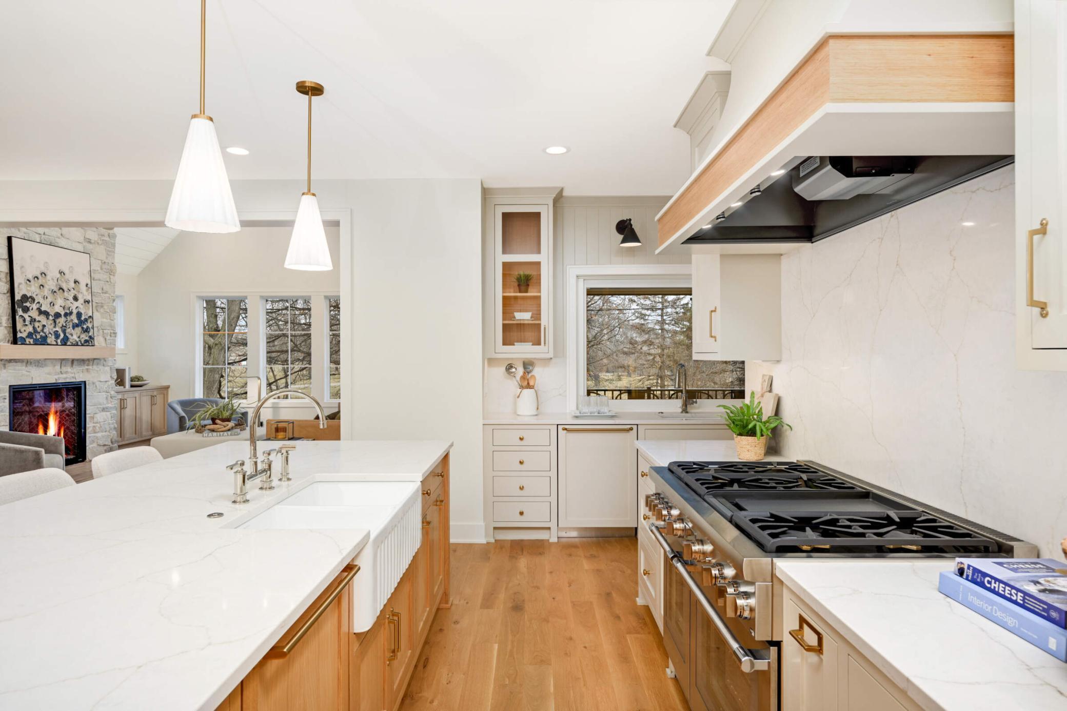 Large farmhouse, sink, professional, Thermidor range, and two dishwashers