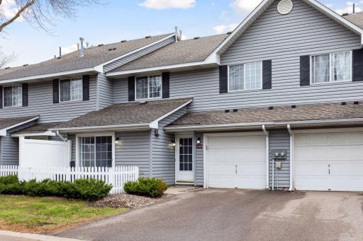 Nicely updated townhome in Mendota Heights. Convenient access to 494 and 35E, nearby Kensington Park with picnic area, playground and soccer field and great hiking and biking trails!