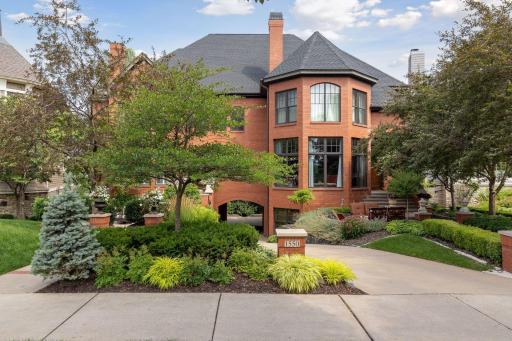 1550 Kenwood Parkway, Minneapolis, MN 55405