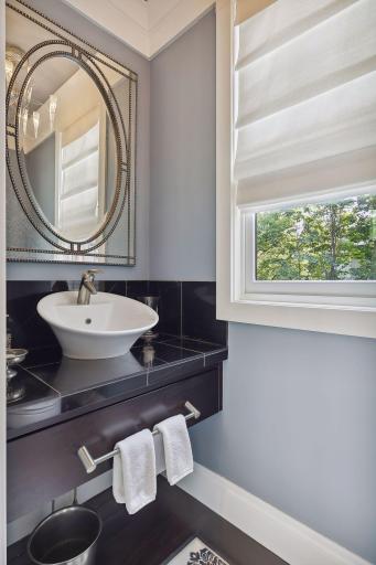 1550 Kenwood Parkway, Minneapolis, MN 55405