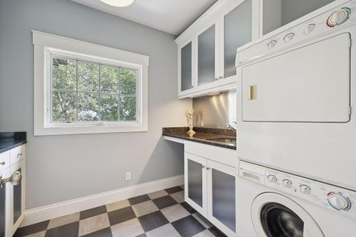 1550 Kenwood Parkway, Minneapolis, MN 55405