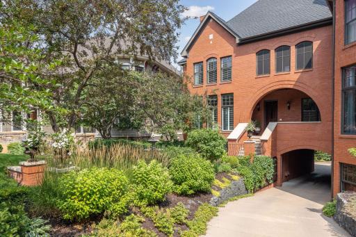 1550 Kenwood Parkway, Minneapolis, MN 55405