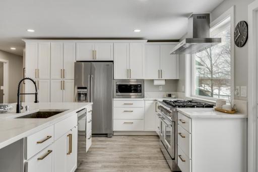 490 Bighorn Drive, Chanhassen, MN 55317