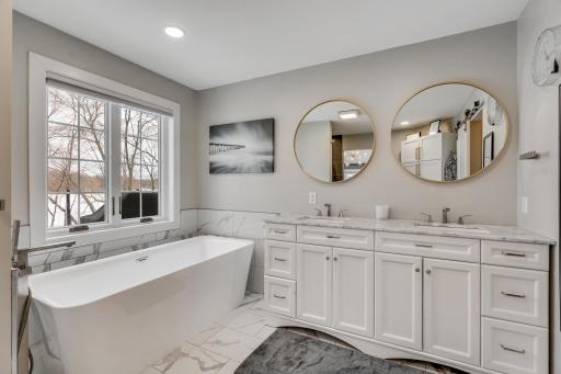 490 Bighorn Drive, Chanhassen, MN 55317