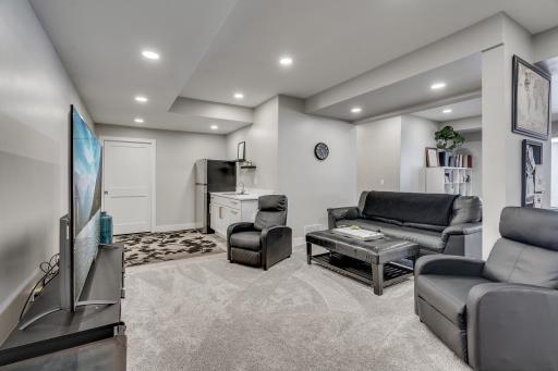 490 Bighorn Drive, Chanhassen, MN 55317