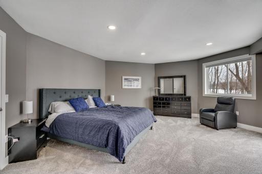 490 Bighorn Drive, Chanhassen, MN 55317