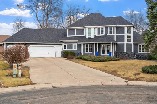 490 Bighorn Drive, Chanhassen, MN 55317