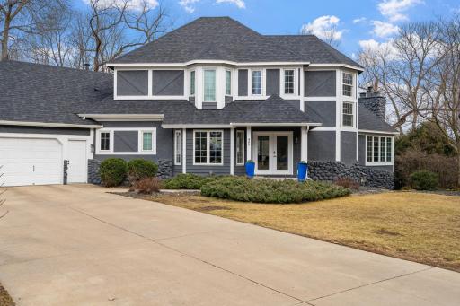 490 Bighorn Drive, Chanhassen, MN 55317