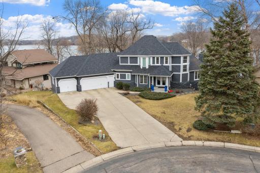 490 Bighorn Drive, Chanhassen, MN 55317
