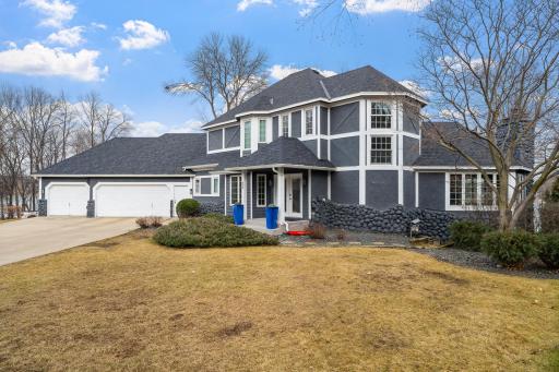 490 Bighorn Drive, Chanhassen, MN 55317
