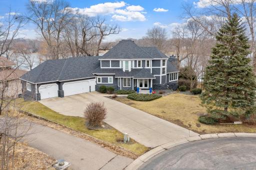 490 Bighorn Drive, Chanhassen, MN 55317