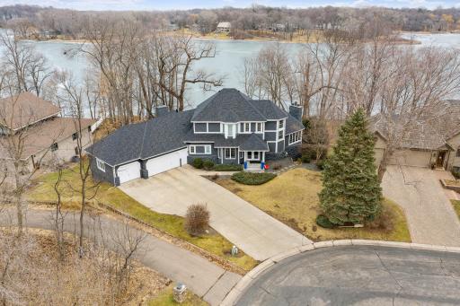 490 Bighorn Drive, Chanhassen, MN 55317