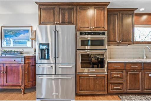 Kitchen Aid luxury stainless steel appliances!