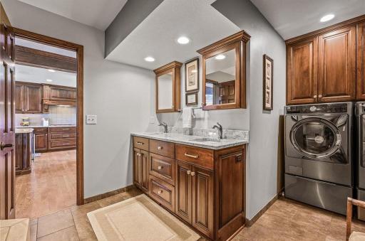 Dual granite vanity in the main floor Master bath!