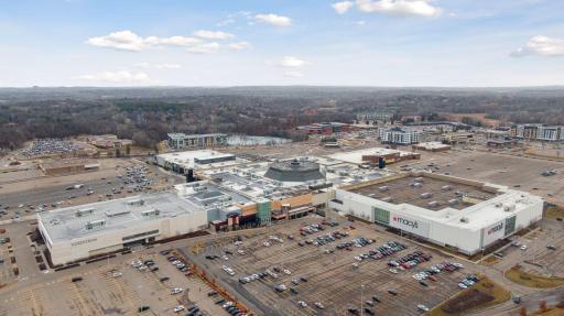 Ridgedale Mall's Shopping Mall's retailers such as Macy's and Nordstroms