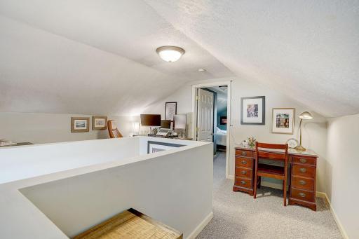 25-web-or-mls-19th Ave S-025.jpg