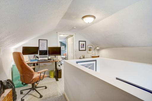 27-web-or-mls-19th Ave S-027.jpg