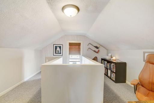 26-web-or-mls-19th Ave S-026.jpg