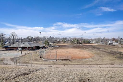 49-web-or-mls-19th Ave S-049.jpg