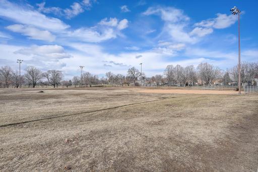 52-web-or-mls-19th Ave S-052.jpg