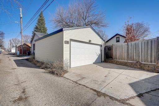 41-web-or-mls-19th Ave S-041.jpg