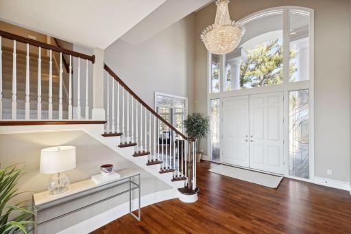 20-foot ceiling in this beautiful grand foyer!