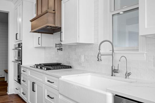 25-web-or-mls-21412 Crescent Curve-25.jpg