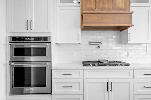 26-web-or-mls-21412 Crescent Curve-26.jpg