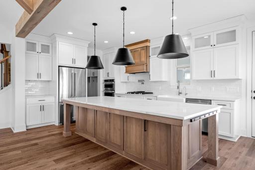 24-web-or-mls-21412 Crescent Curve-24.jpg