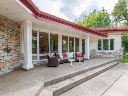 1300 Deerwood Drive, Saint Paul, MN 55123