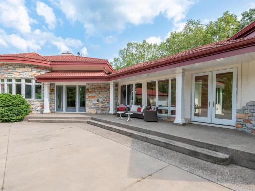 1300 Deerwood Drive, Saint Paul, MN 55123